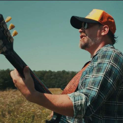 Fotó a Belvárosi Betyárok gyerekzenekar traktoros dalának klipjéből